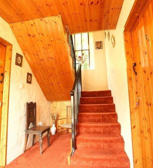 تختخواب و صبحانه Woodbine Cottage