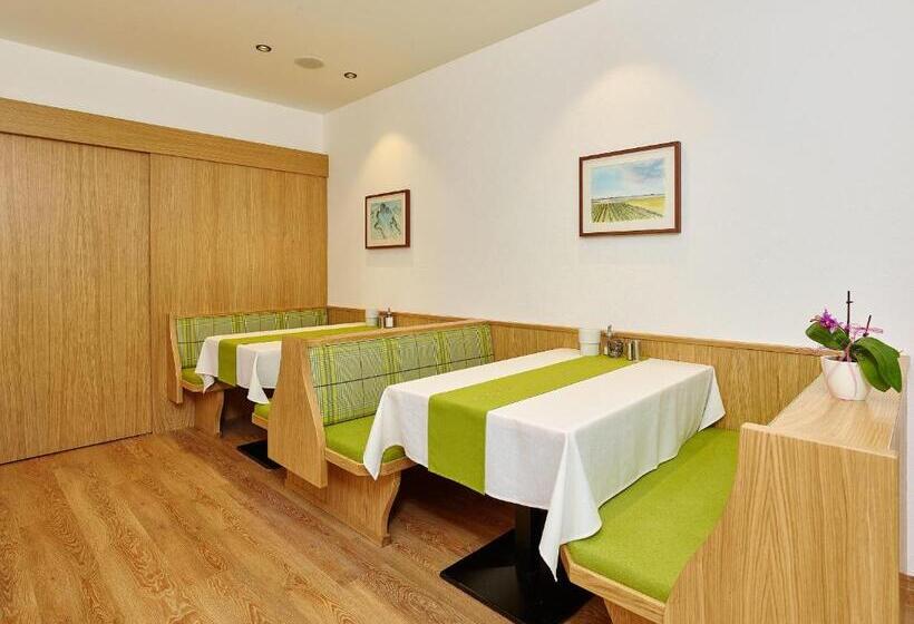 هتل Garni Kristall