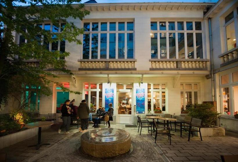 Jacques Brel Youth Hostel