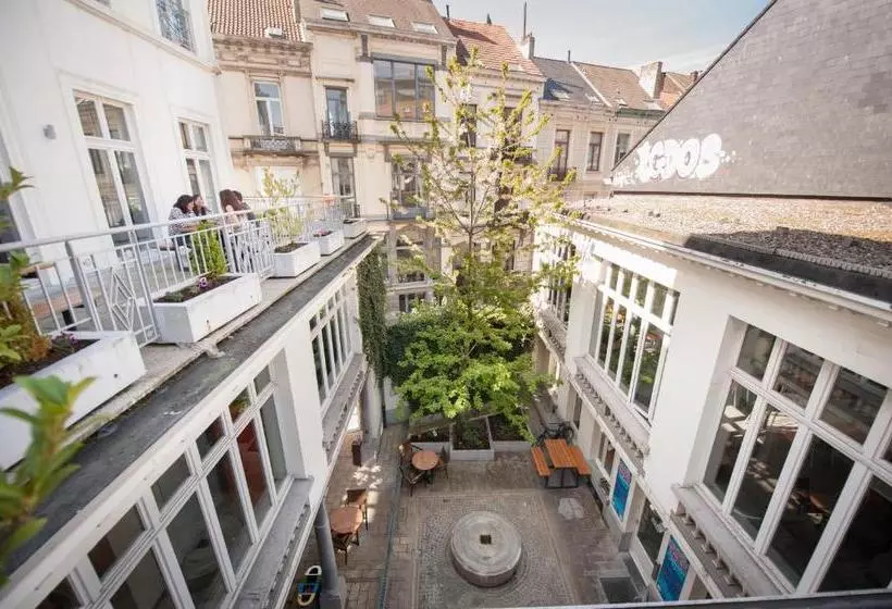 Hi Brussels Jacques Brel Hostel