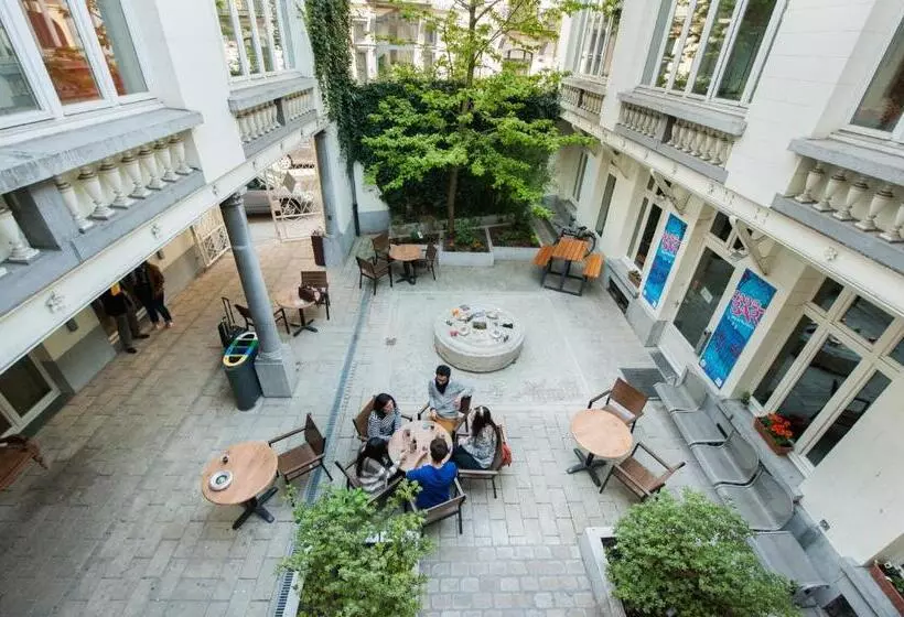 Hi Brussels Jacques Brel Hostel