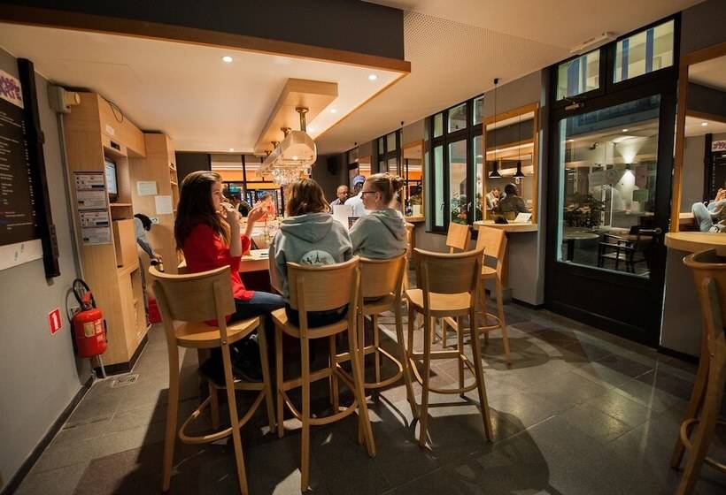 Jacques Brel Youth Hostel