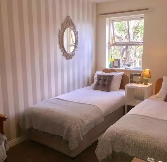 The Waterside B&b
