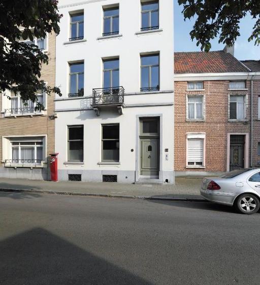 B&b The Patio Houses