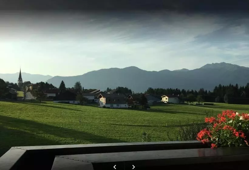 تختخواب و صبحانه Landhaus Mayr