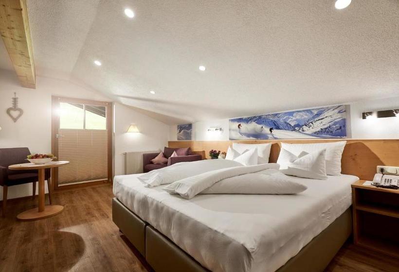 مبيت وإفطار Landhaus Strolz