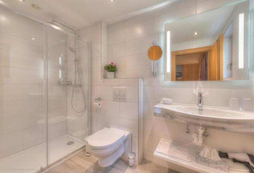 مبيت وإفطار Landhaus Strolz