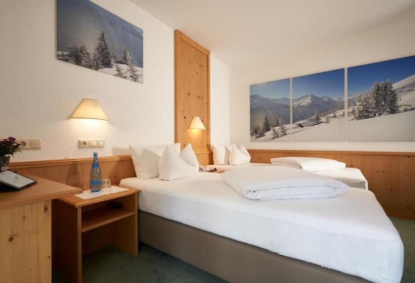 مبيت وإفطار Landhaus Strolz