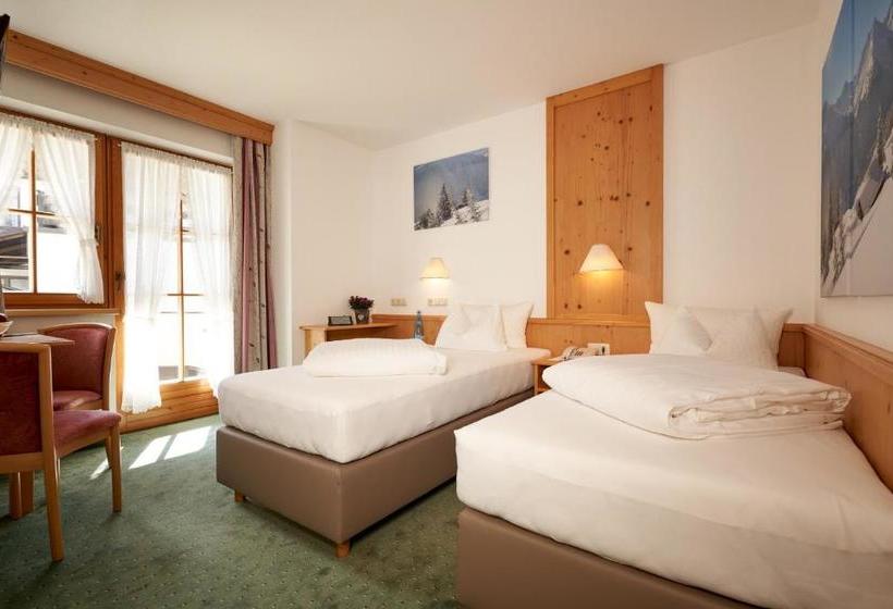 مبيت وإفطار Landhaus Strolz