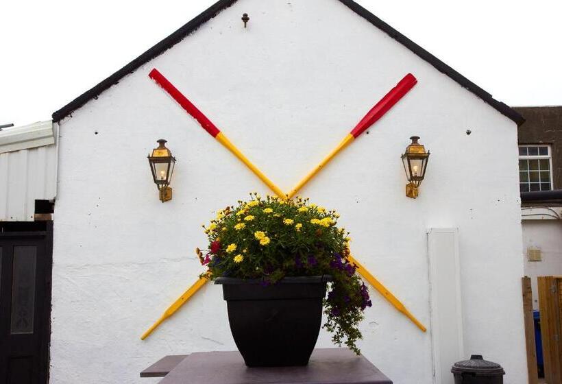 ベッドアンドブレックファースト Royal Valentia