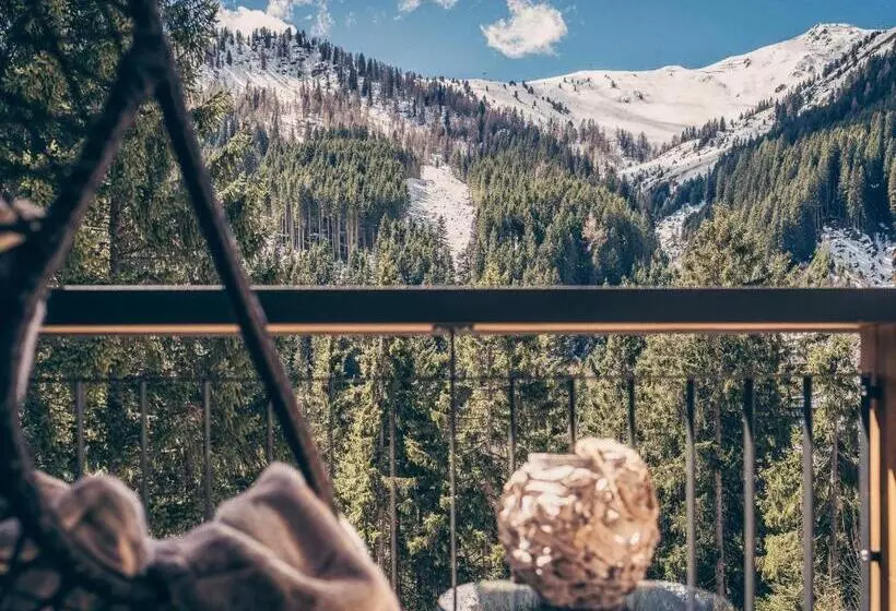 Hotelli Bergkristall Zillertal   Adults Only 16 Years Plus