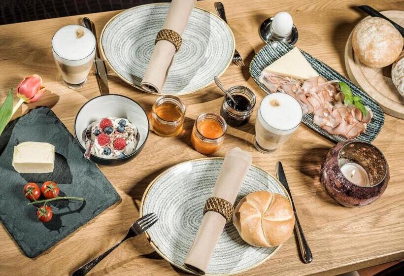 호텔 Bergkristall Zillertal   Adults Only 16 Years Plus