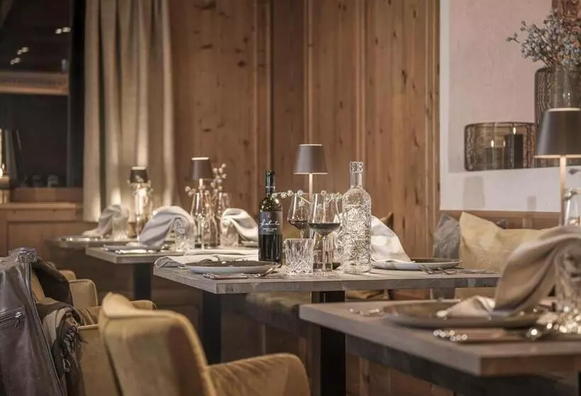 Hotelli Bergkristall Zillertal   Adults Only 16 Years Plus