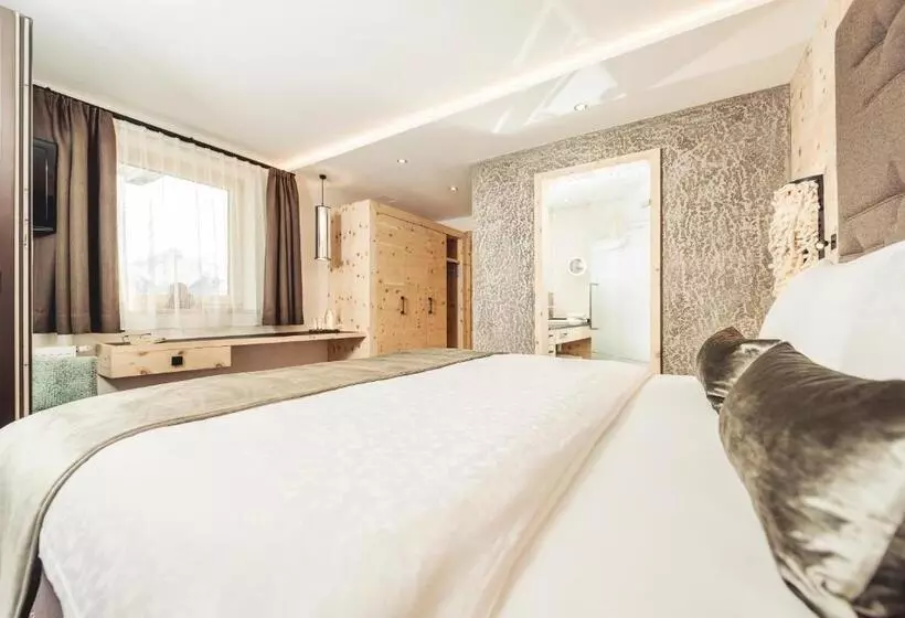 Hotelli Bergkristall Zillertal   Adults Only 16 Years Plus