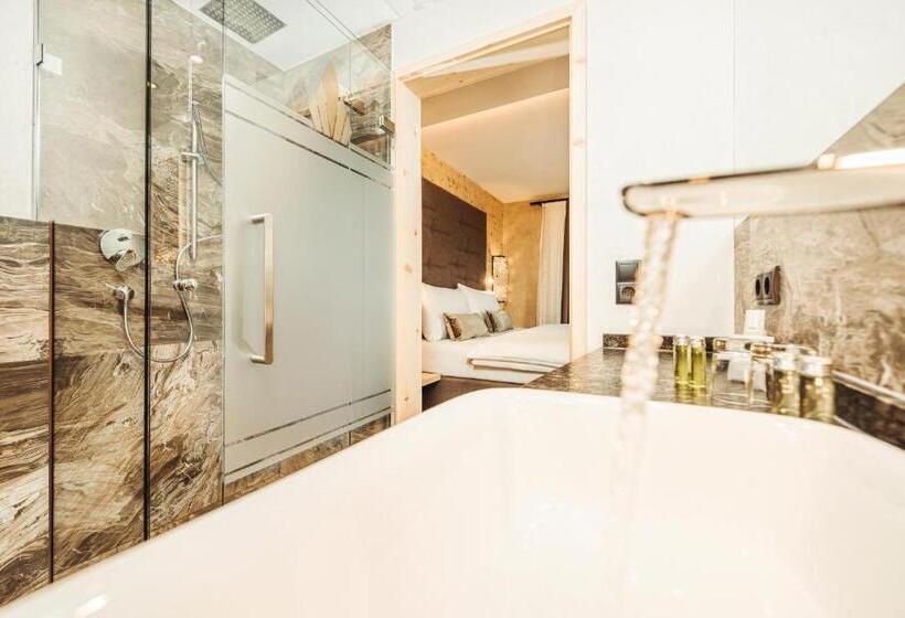 호텔 Bergkristall Zillertal   Adults Only 16 Years Plus