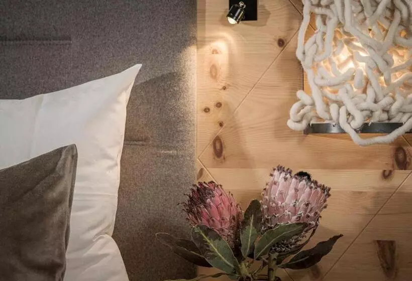 Hotelli Bergkristall Zillertal   Adults Only 16 Years Plus