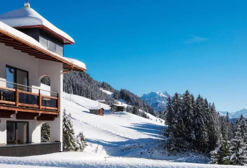 Hotelli Bergkristall Zillertal   Adults Only 16 Years Plus