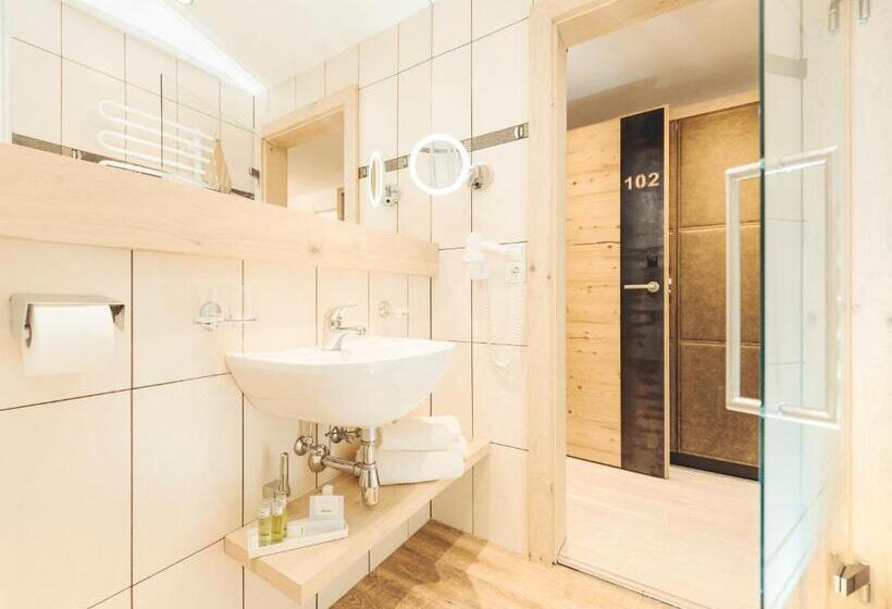 호텔 Bergkristall Zillertal   Adults Only 16 Years Plus