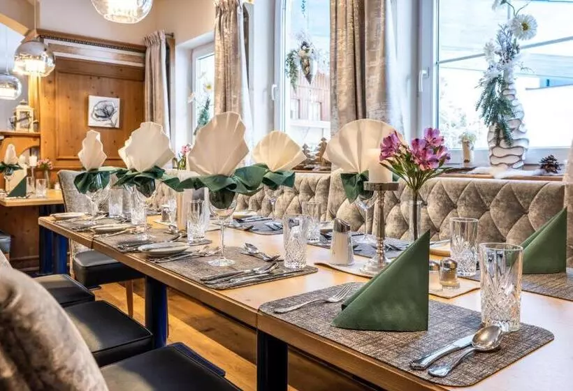Schlosshotel Lacknerhof