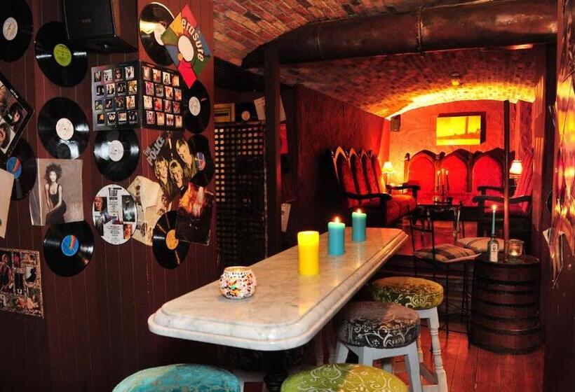 Отель Westenra Arms