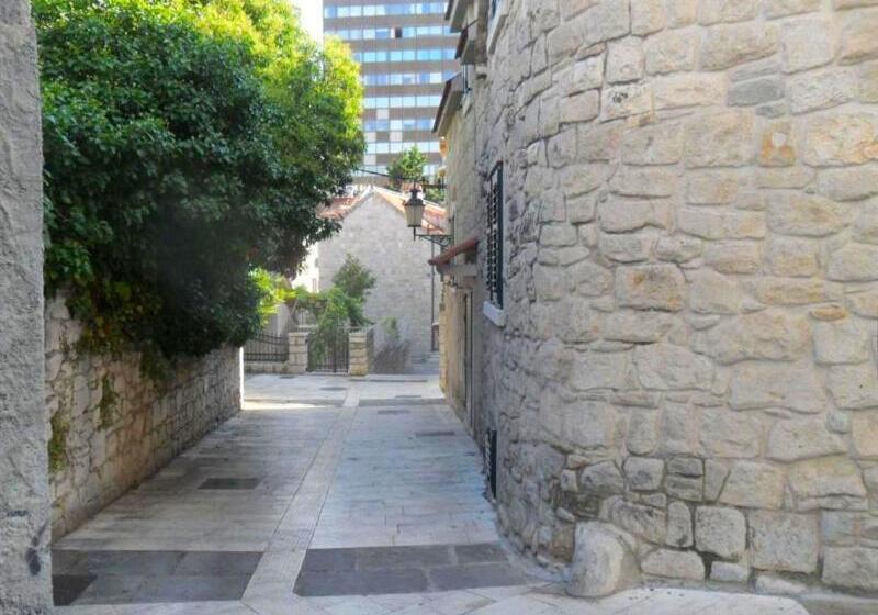 ホテル Apartments Villa Dube