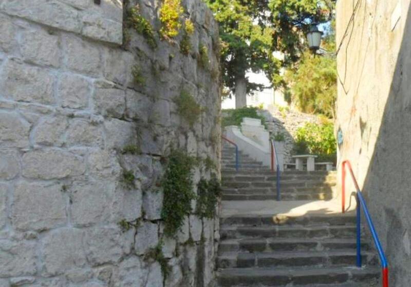 ホテル Apartments Villa Dube