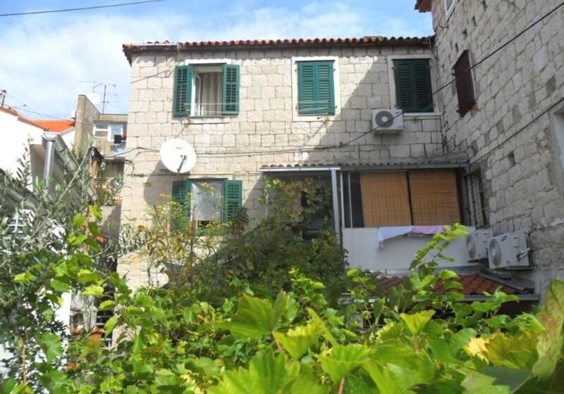 ホテル Apartments Villa Dube