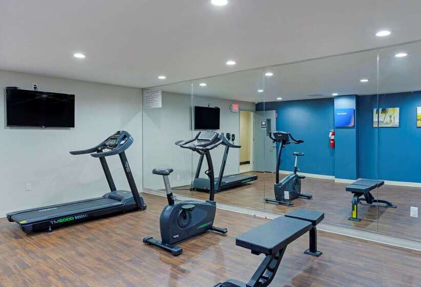 호텔 Comfort Inn & Suites Near Stadium