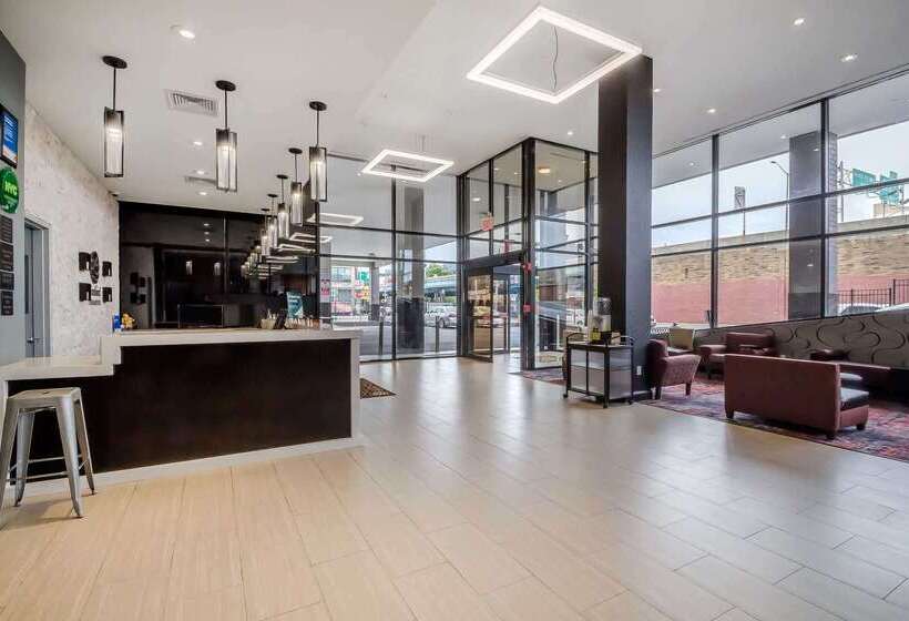 호텔 Comfort Inn & Suites Near Stadium