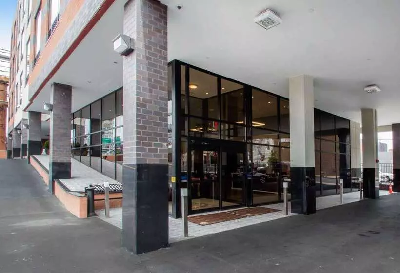 ホテル Comfort Inn & Suites Near Stadium