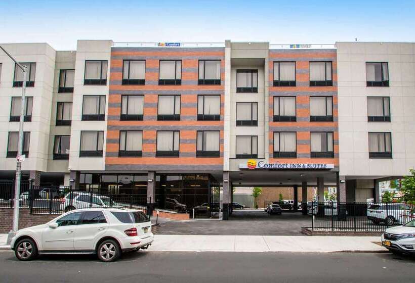 호텔 Comfort Inn & Suites Near Stadium