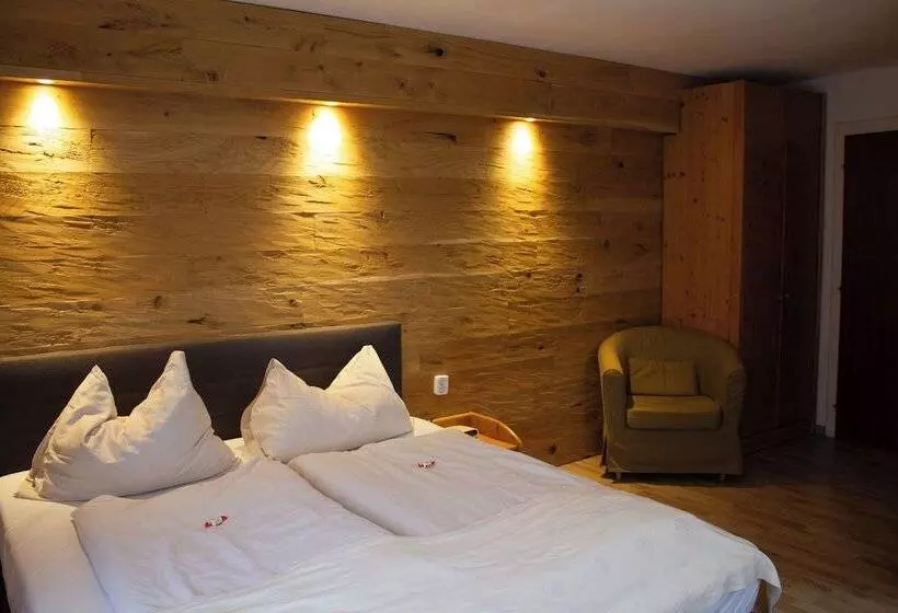 Hotelli Landgasthof Stranachwirt
