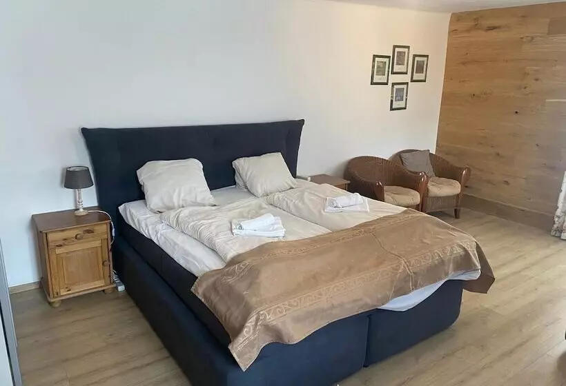 Hotelli Landgasthof Stranachwirt
