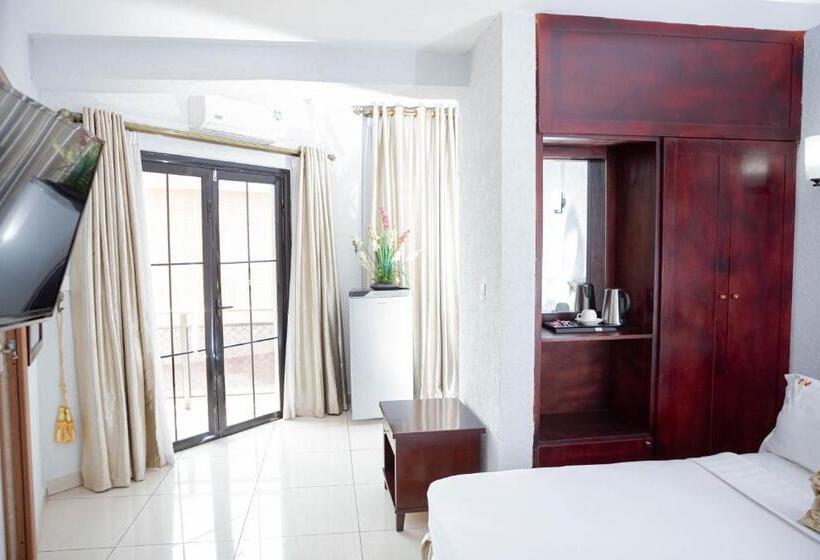 هتل Hibiscus Louis