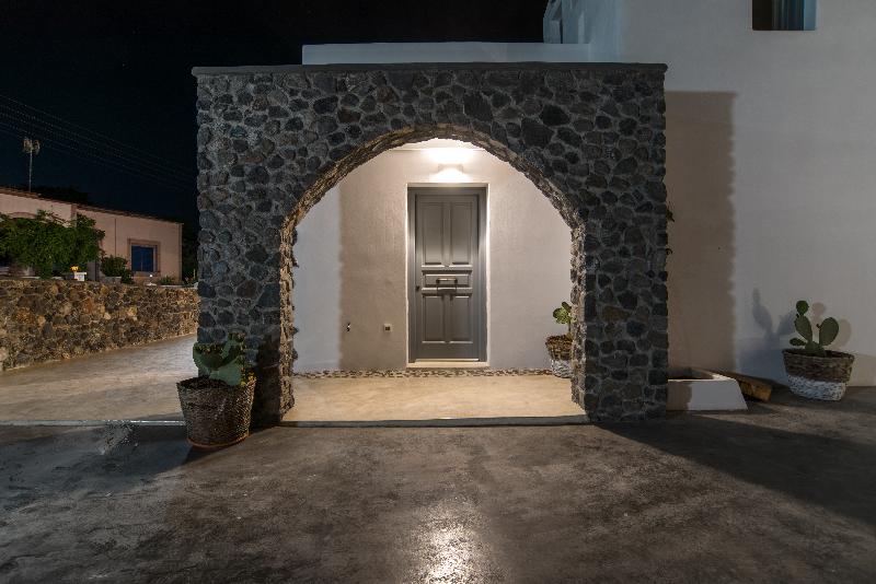 Hotel Lagadi Suites By K&k