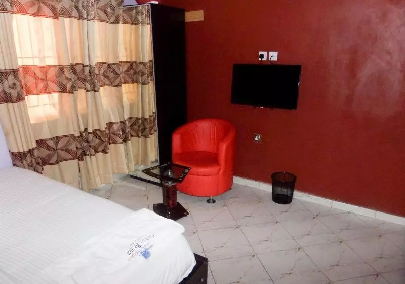 هتل Ocean Breeze Suites