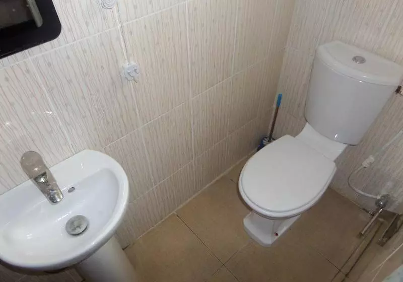 هتل Ocean Breeze Suites