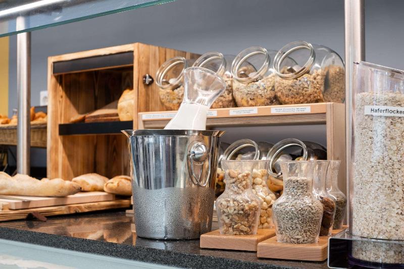 هتل Premier Inn Hannover City University