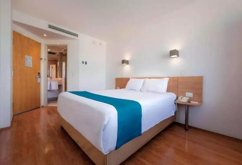 ホテル Sleep Inn Leon Antares