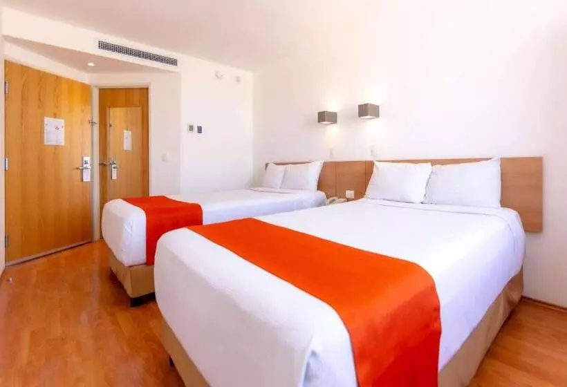 ホテル Sleep Inn Leon Antares