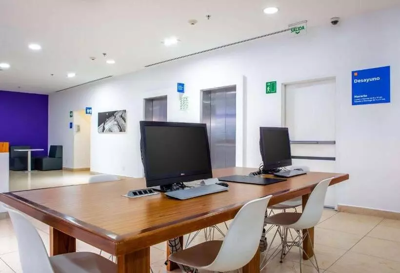 ホテル Sleep Inn Leon Antares