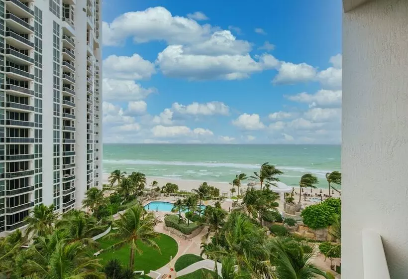 هتل Private Ocean Condos At Trump Sunny Isles