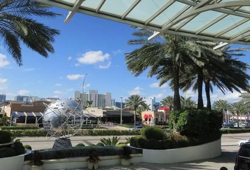 هتل Private Ocean Condos At Trump Sunny Isles