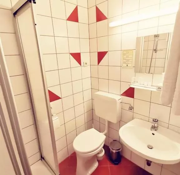 Hotelli Landgasthof Stranachwirt
