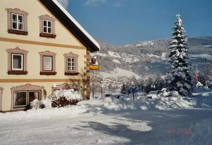 Hotelli Landgasthof Stranachwirt