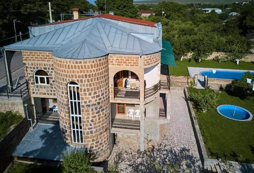 تختخواب و صبحانه Chez Yvette