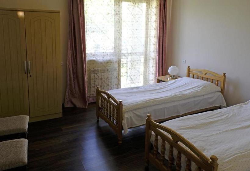 تختخواب و صبحانه Chez Yvette