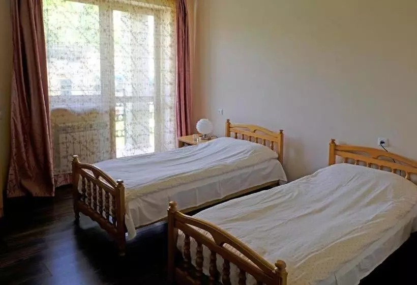 تختخواب و صبحانه Chez Yvette