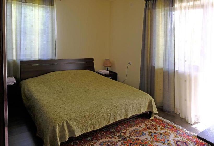 تختخواب و صبحانه Chez Yvette