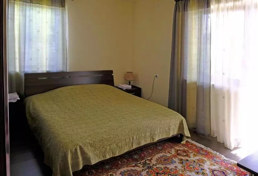 تختخواب و صبحانه Chez Yvette